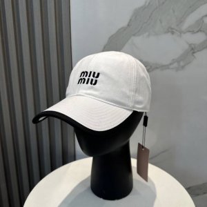 配防尘袋. Miumiu缪缪 新款订单款刺绣棒球帽大牌款超好搭配 赶紧入手