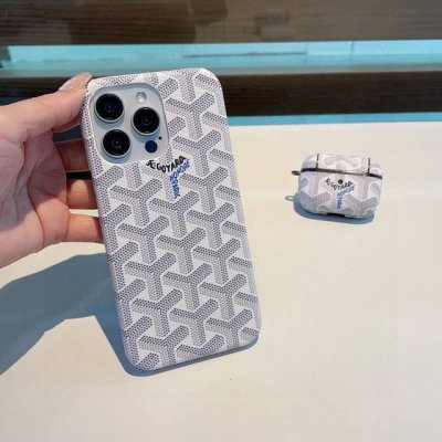 goyard戈雅手机壳 半包油边壳 官网同步更新 型号：为了不出现报错型号，请打开本机查看手机设置显示的型号 Iphone16系列更新 Iphone16Pro