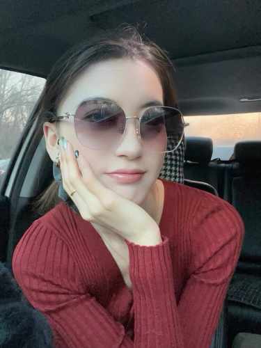 Dior 2025新款潮流爆款 时尚方框太阳镜 佩戴舒适 网红潮款墨镜 女士高清加厚偏光太阳镜 高品质Tr镜框 型号Cd0639