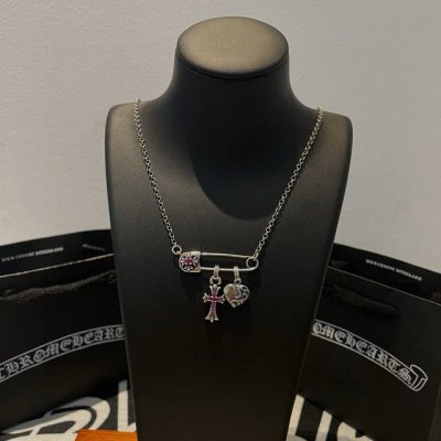 新款 专柜品质 Chrome Hearts克罗心经典十回形针十字架爱心项链 凹凸造型不同的花纹设计风格 呈现出与众不同 十字架 童军花是克罗心的志 所以更经久不