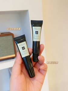 专柜品质 jo Malone 祖马龙润唇膏一生推 祖玛珑家的香是众所周知的好闻啦 并且包装又那么冷淡风 完全击中我 冬天我的嘴唇万年巨干...干到起皮...试了