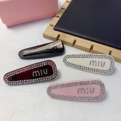 Miumiu缪缪 Miumiu发夹 亚克力围钻Logo边夹刘海夹压夹日常精致小单品 气质百搭小仙女必入单品 宝藏款 闭眼入推荐款 单个