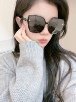 Tr偏光系列 Lv大框太阳镜墨镜经典的方框设计，不挑脸型，无论搭配大衣还是连衣裙都非常显气质偏光镜片预防紫外线 型号：型号：L3992