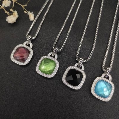 David Yurman 14Mm主石四方钻项链。紫钻、蓝钻、黑钻、绿钻、香槟钻五款、种款式。链条粗2Mm，长度45+5Cm延迟链 编号Dyxl-056-060