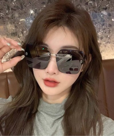 Dior-迪奥 2025开春新款 潮流爆款 时尚方框太阳镜 高品质 佩戴舒适 网红潮款墨镜 女士高清太阳镜 高品质Tr镜框 型号：Cd9770