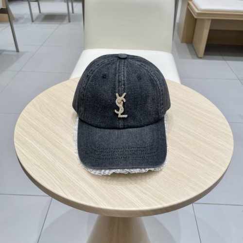 Ysl圣罗兰 蕾丝边棒球帽 韩系风 一款简单休闲风的棒球帽 是牛仔的款式 减龄百搭 适配度很高！ 简单随性~ 字母刺绣部分也很精细 出街拍照拗造型非常加分~ 男