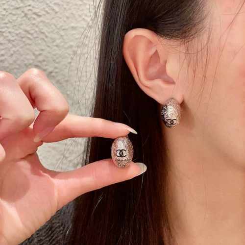 Chanel香奈儿 中古 耳钉小香家的款式真心无需多介绍每一款都超好看，精致大方，非常显气质