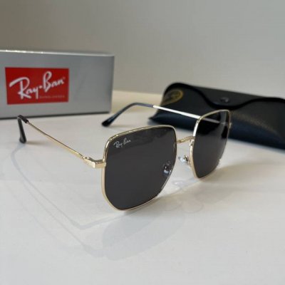 rb2305 雷朋 Rayban 作为美国空军的标志之一，深受各大明星追捧始终引领世界潮流风向标，永不落时的风格、永无止境的灵感，一直在创新，从未被超越。 此款
