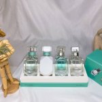 专柜品质 蒂芬妮钻石香水中样四件套30Ml 4个 礼盒套装包含 热情香水 钻石同名 雪球 女士香氛 4*30Ml属于一年四季都能用的款式 很日常 留香也不错 完