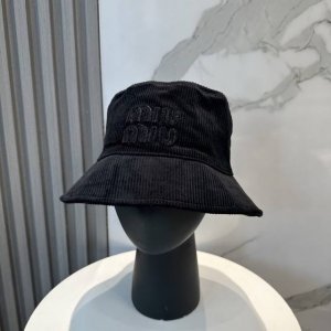 Miumiu缪缪限定新款灯芯绒渔夫帽 棒球帽 灯芯绒纹理渔夫 非常耐看的一款渔夫帽~男女同款 日常出门 自带氛围感 偶尔换换感觉真的太棒了