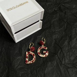 Dolce&Gabbana 杜嘉班纳 Dg字母秀场耳钉款！ 装饰 黄铜材质 工艺复杂