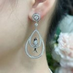 V金材质 宝诗龙飞燕耳环，宝诗龙 Boucheron珠宝的动物世界，经典的动物系列，非常灵巧动人，百搭单品，吸引无数眼球，栩栩如生的动物，显得十分生动活泼。