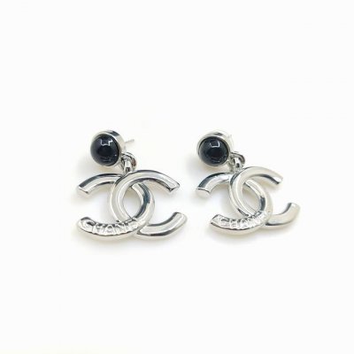 Chanel 最新款白金Cc字母耳环 一致Zp黄铜材质