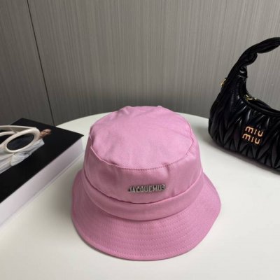 jacquemus 高版渔夫帽必入 百搭色系 旅行外出必备 可调节大小 夏季渔夫帽又悄悄登场了 帽子抽绳设计 可调节大小 头围 标准57Cm