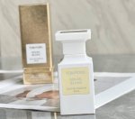 高品质/120 tf阳光琥珀浓香水50Ml 前调：苦橙皮 柠檬 佛手柑 中调：橙花 茉莉 晚香玉 后调：椰子 琥珀 香草 黑香豆 今天刚拿到意外出奇的好闻 这款