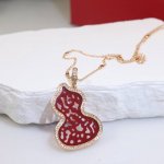 精工版本麒麟葫芦项链现货葫芦谐音＂福禄＂，寓意有福！好看又有内涵，简直毫无抵抗力！高品质，超精工，亚金材质 链长可调节！葫芦毛衣链