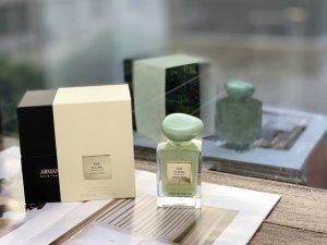 高端品质 Armani阿玛尼私藏系列玉龙茶香流沙版玉龙幻沙珍藏香水母狼100Ml 前调:橘子柠檬 中调:茶叶 后调:龙涎香 去年玉龙茶香刷爆网络，这支流沙版本‘