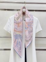 18姆米 双面同色 H**S真丝新款买了都说好看推荐 正在接通中 90 真丝方巾，顶级工艺超值专柜爆款立体呈现图案纹路实物档次极高特殊工艺高端研发惊艳问世特殊尖