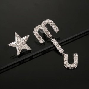 Miu Miu 缪缪 新款 施华洛世奇 水晶 满钻不对称耳钉 耳环 原版材质 纯银针 手工镶嵌水晶造型 质感饱满又细致！仿若无物、煜煜生辉、简洁优雅又存在感十足