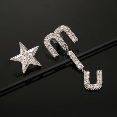Miu Miu 缪缪 新款 施华洛世奇 水晶 满钻不对称耳钉 耳环 原版材质 纯银针 手工镶嵌水晶造型 质感饱满又细致！仿若无物、煜煜生辉、简洁优雅又存在感十足