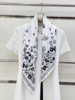 18姆米 双面同色 新款小香 碎花组合 美翻了[流泪]御用殿堂级极品经典元素图案设计风格美丽至极 真的 上身极为衬肤色 百搭 好看不好看自己看吧 尺寸90X90