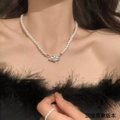 西太后 Vivienne 土星珍珠项链 显光泽质感 简约大气Ins风十足 项链是每个女孩都必备的单品 超甜超可爱