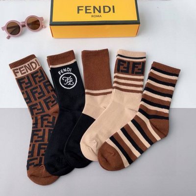 配包装 P60 一盒5双 Fendi 芬迪 字母双Ｆ爆款中长筒袜，纯棉面料， 专柜同款 纯棉面料，实用好穿 柔软透气，时尚百搭款，大牌出街。