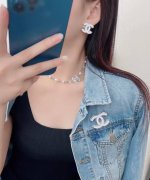 今日新款 编码A778 0267820 香奈儿胸针热销爆上新 Chan 25 银白色珐琅双C胸针 奶白珐琅双C设计，整体精致有质感！白银配色高级冷淡，清 冷感十