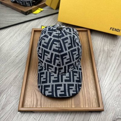 F家。 超A品质 最新款！时尚潮流，高端做工！每一个帽子都是用心之作！牛津材质！头层牛皮！配盒子、防尘袋、非一般的品质，细节也很重要。真皮帽钉，真皮调节带！