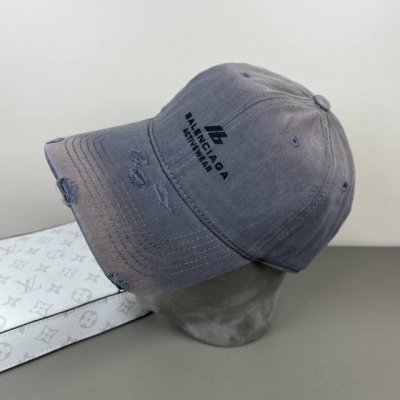 balenciaga巴黎世家 经典语录刺绣很酷的色系，男女佩戴都有不同Style，第一批抢先出货！巴黎粉必入款！