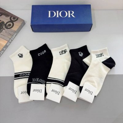 配包装 一盒5双 Dior 迪奥2025新款短筒袜子 纯棉面料 火爆 图案 专柜同步船袜袜 大牌出街 潮人必备超好搭