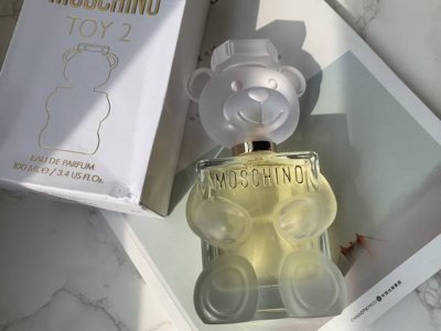 专柜品质 高级少女香 Moschino小熊香水 Moschino Toy2泰迪熊香水 成熟香味种透香甜的那种味道，比特别香甜的香水更适中,远闻像女神近闻像少女,