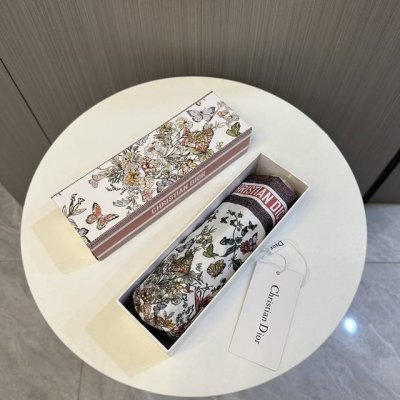 Dior 迪奥 新款 五折 折叠晴雨伞 时尚原单代工品质 细节精致 看得见的品质 打破一成不变 色泽纯正艳丽