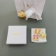 我们出品 D冰透彩色双珠耳钉 ZP4800 就是要做个甜甜的女孩呀 糖果色系真的为春夏量身定做的 就像夏天必须喝冰冰的汽水一样 沁人心脾的感觉 少女粉色 鹅蛋黄