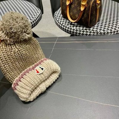 Moncler蒙口秋冬新款拼色潮潮的洋气大毛球保暖实用舒适针织帽毛线帽