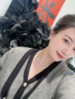 高品质 细节如图 香 白珐琅四叶草耳钉 太仙啦 最爱的蝴蝶结元素 全网首发这一季必入单品 火到炸裂 美到窒息 不买真心对不起自己甜度爆表啦这季的蝴蝶结简直是白月