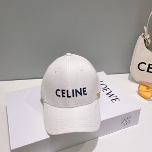 赛琳Celing 新款上架 今年每款帽子都想拥有设计轻易休闲时髦又带高级感 超好搭配 帽型不用多说 绝对好看 赶快Get秀场同款吧