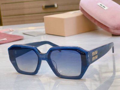 Miumi* 缪*缪新款太阳镜，Mod:Mu 07Ks，Size:62-16-145