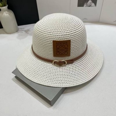跑量 Loewe～优雅Pp草遮阳帽，甜美风， 很秀气的帽型，遮阳凹造型都无可挑剔！ 头围:57Cm