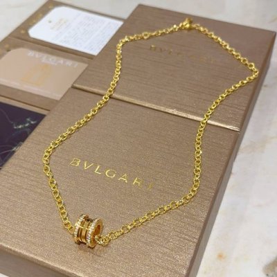 宝格丽项链V金材质 Bvlgari宝格丽 Divas Dream 系列 品相完美 细节无敌 那种独特的色泽完全无可挑剔 再缀以经典指环外形设计 简约之余却又优雅