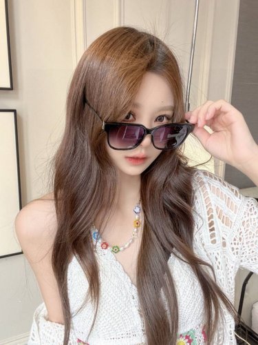 saint Laurent 眼镜的颜值天花板 圣罗兰新款胶囊系列如果想要极简纯欲风 不要错过这款“Ysl〞交织标识的眼镜 Sl M480 ~Size:54-17