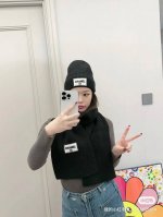 香奈儿Chanel小红书爆款，官网新品经典套装帽子！帽子围巾！手感一级棒！暖暖哒超级舒服～这个冬天你就差这么一套装帽子啦～又保暖又时尚！欢迎选择