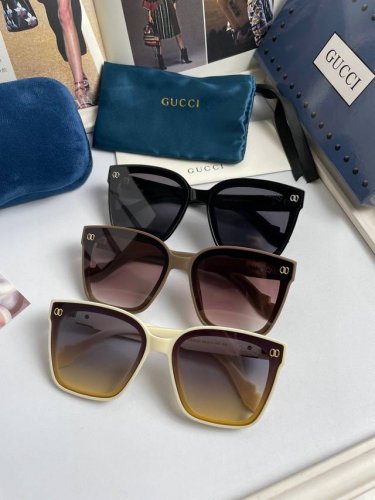 新款:品牌 古奇Gucci女士偏光太阳镜Tr镜框 进口宝丽高清偏光镜片 金属Logo镶嵌镜腿 高端定制设计 戴上超有范 旅游开车必备品 编号 5112