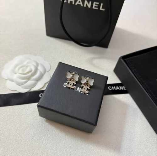 Chanel25p蝴蝶结新款 哪有女孩子不爱香奶奶绝美 佩戴率高得不行 会反复爱上 时髦感还得有小香配饰 越戴越美 各种形状一出品都被惊艳到 太符合审美