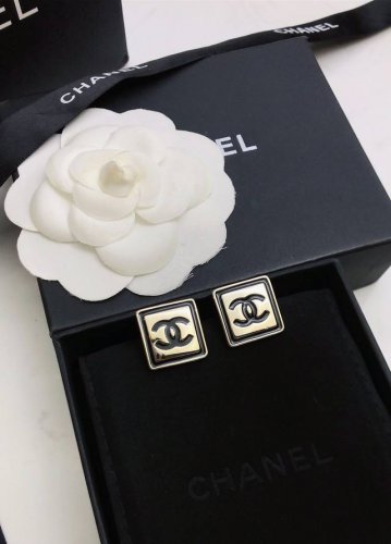 chanel香奈儿小香字母流苏耳钉！热销款 专柜1:1款式开模 专柜原版同黄铜材质！小香镶钻香奈儿 女神必备 超级显脸瘦