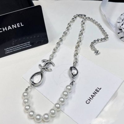Chanel 双C枪黑双水滴链条珍珠项链 24A高级手工坊系列，整个系列都要入，火到炸裂，美到窒息，不买真心对不起自己非常有高级感的一款项链，上边用了施华洛世奇