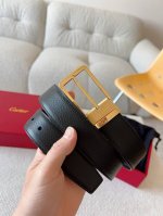 cartier 卡地亚 凭借匠心杰作展现与众不同的美感，融合精湛工艺与经典设计，演绎隽永风格；潇洒不羁，果敢独立！此款式易搭配服饰；休闲正装两相宜。皮带宽度：3