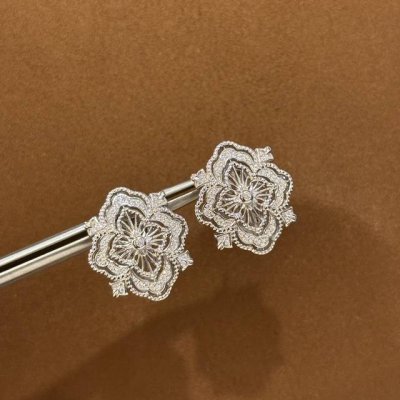 A5898 Baby同款 布契拉提 新款 复古四叶草 耳钉 高级意大利宫庭风 高端925纯银 18K金镶嵌7A高碳钻 复古美 精致到骨子里了 电镀厚金 纯银耳钉