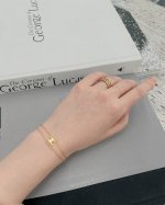 我们出品 Z 3650，量大咨询客Fu C小环凯旋门戒指 最新款爱了爱了！一眼就看中的系列，网红们的最爱！经典大气，五金配件均是Cnc精雕机雕刻出来的Logo，