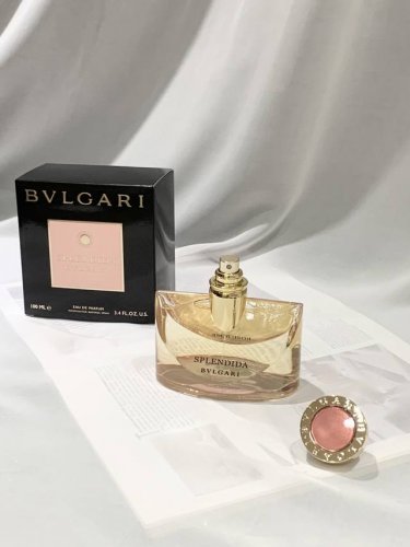 专柜品质 宝格丽的华美玫瑰 又名浪漫玫香 splendid Rose Rose Bvlgari 有一次跟闺蜜去海边度假忘了带香水 所以借用了闺蜜的香水喷了一下